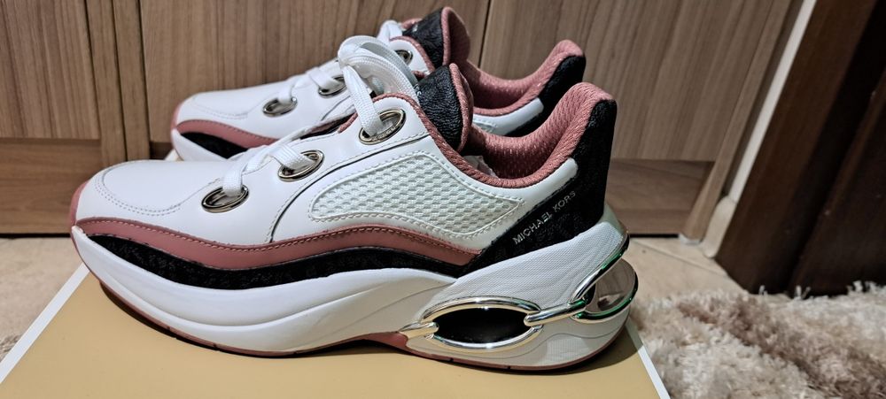 Нови оригинални сникърси Michael Kors