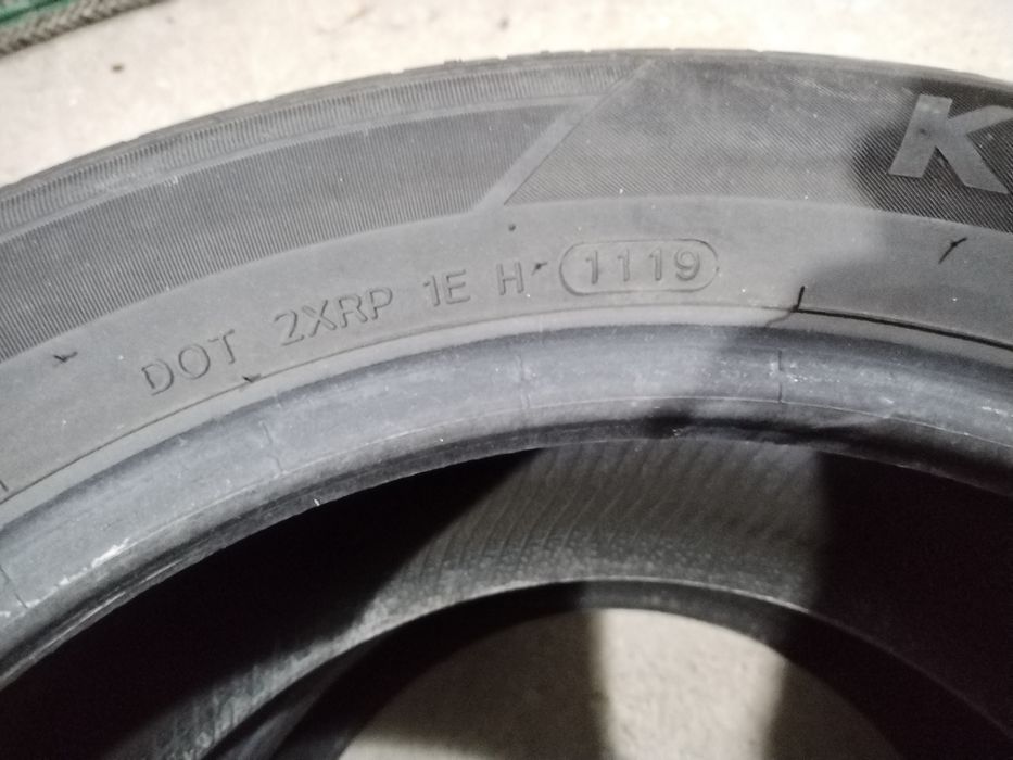 Vand 2 cauciucuri de vara marca Hankook.