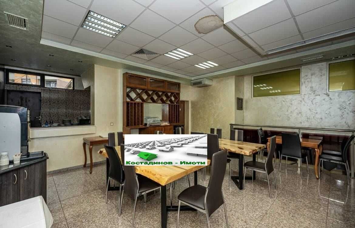 Дава се под наем Офис в Пловдив, Христо Смирненски - 130 кв.м за 2040 € - Снимка #1