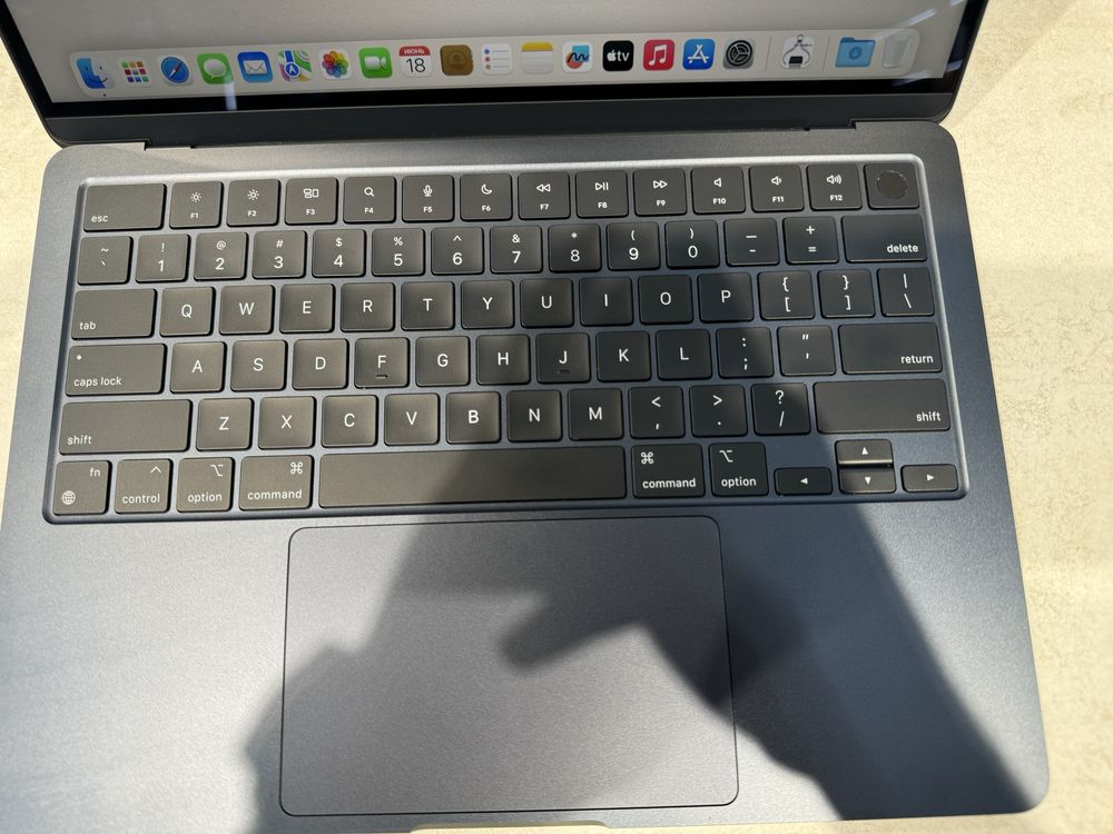MacBook Air 13 inch M2 chip 8/256 Gb Midnight