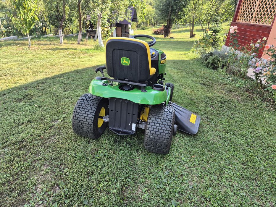 John Deere E140 22 CP Tractoras de tuns iarba gazon Import USA