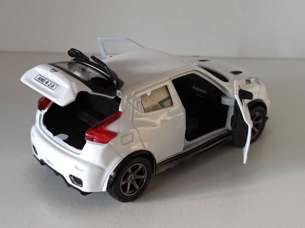 Macheta Nissan Juke R 2.0 2015 - TechnoPark 1/32