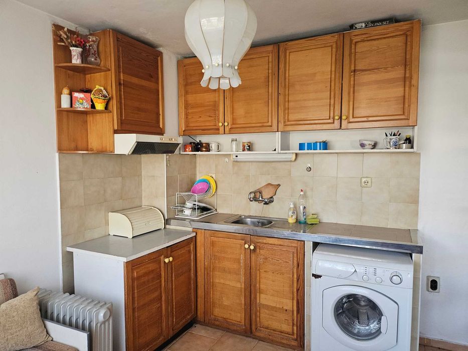 Тристаен, тухлен до Зимно кино Тракия