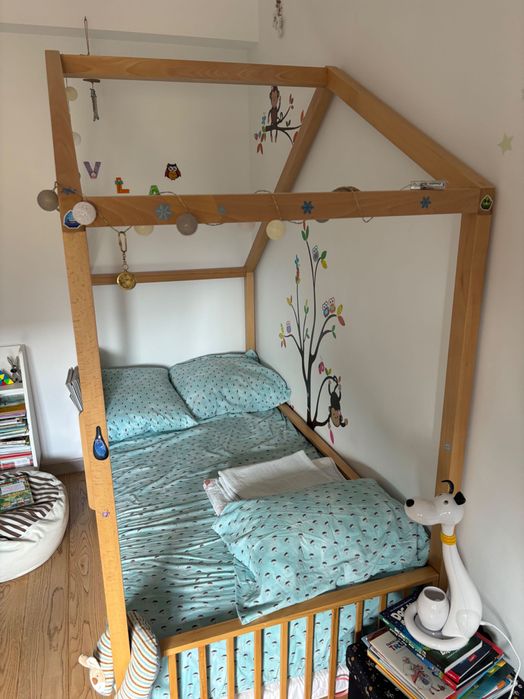 Pat din lemn stil casuta montessori