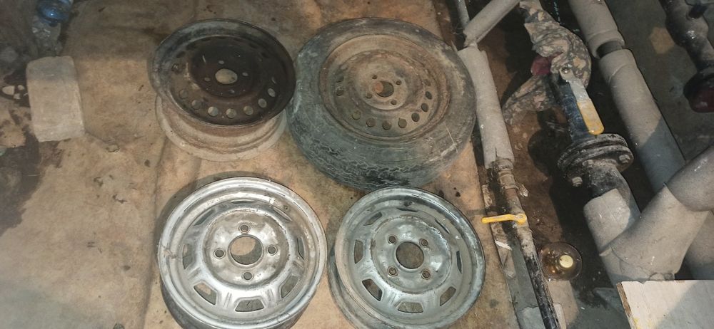 Продам диски на 13 четырехдырые