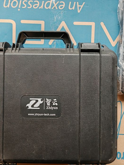 Sistem de Stabilizare ZHIYUN Crane M, cu 3 Axe de Rotatie