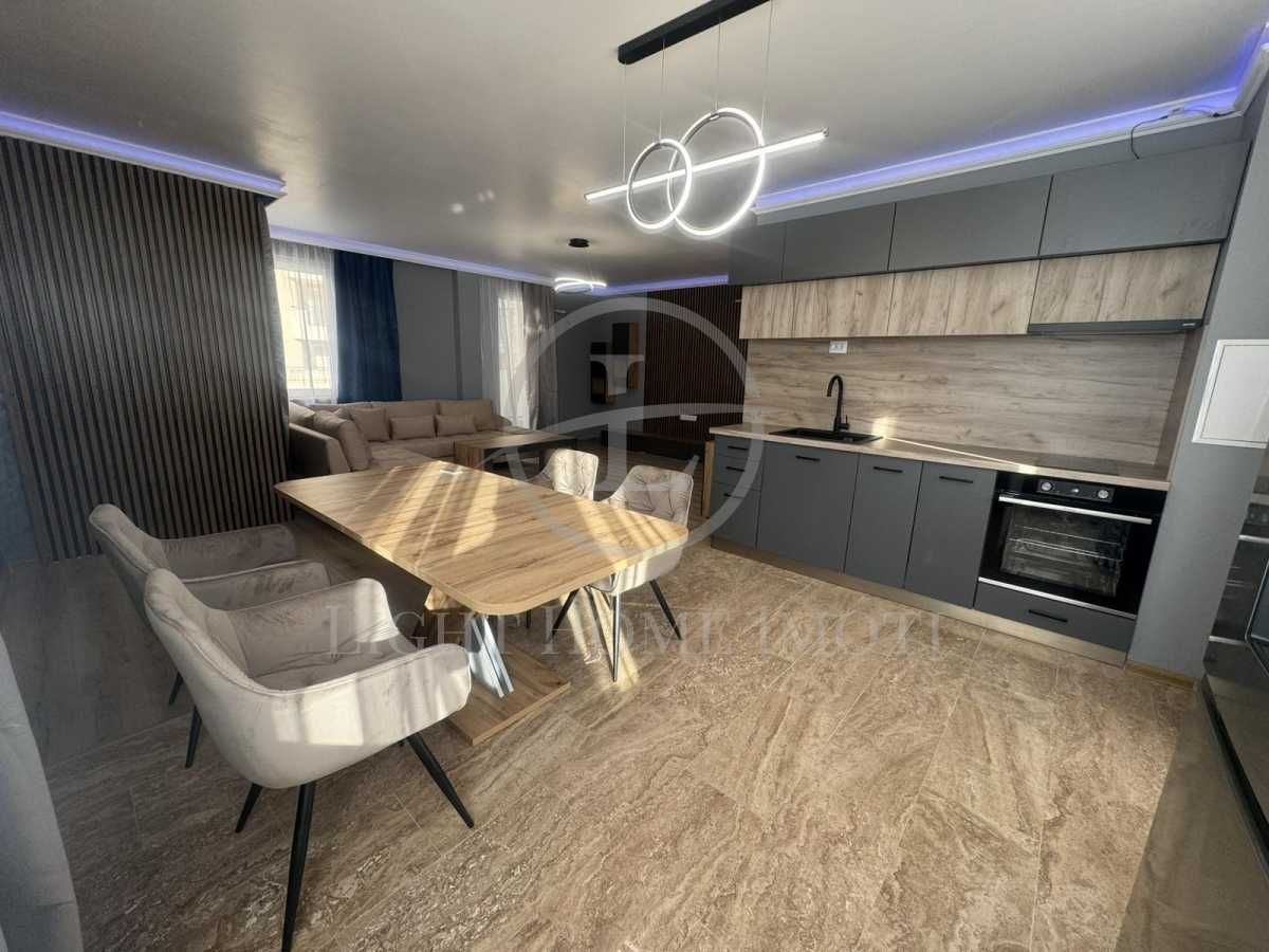 Продава се Тристаен апартамент в Пловдив, Кючук Париж - 115 кв.м за 1774 €/кв.м - Снимка #5