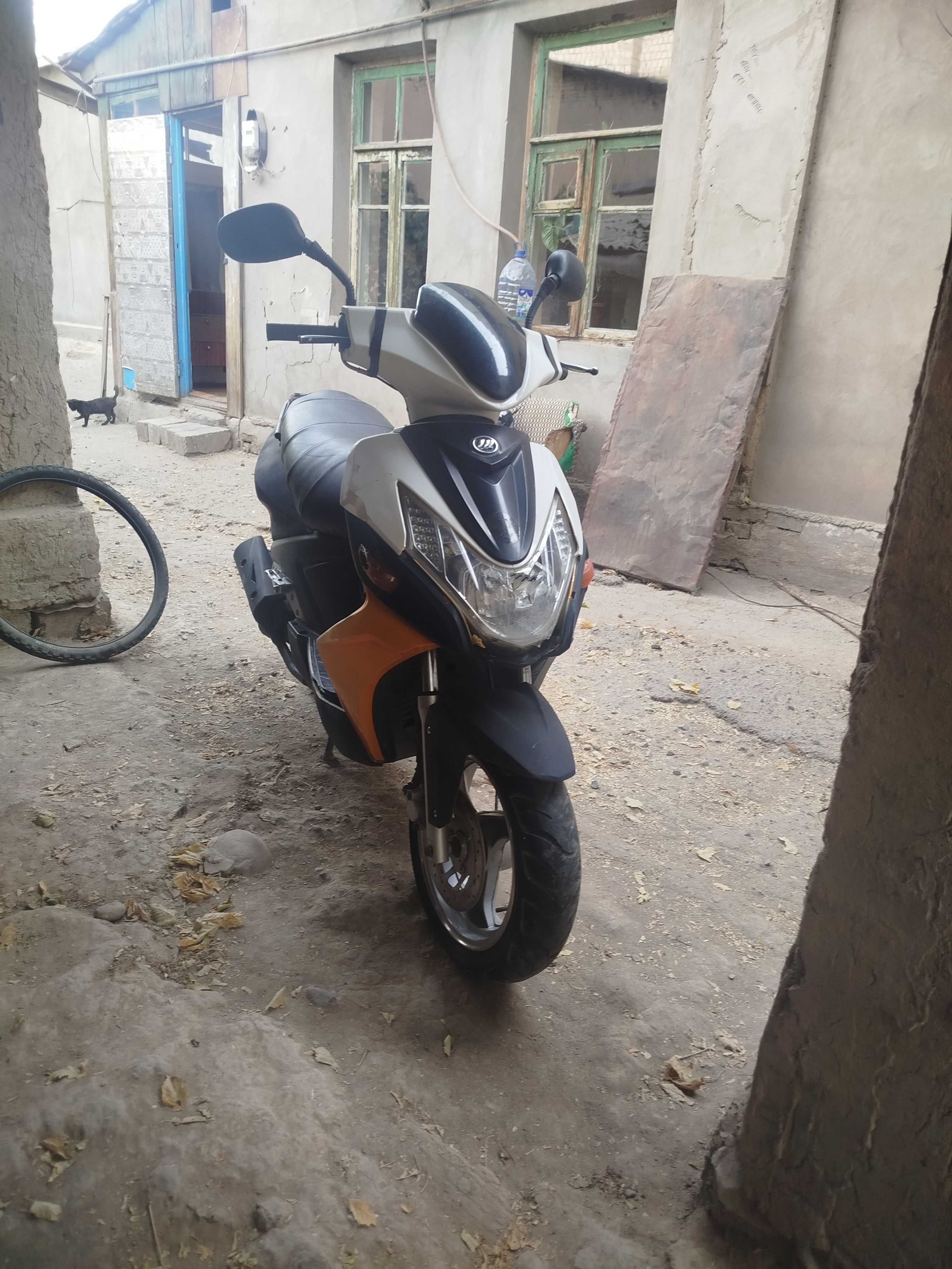 Продается скутер LIFAN