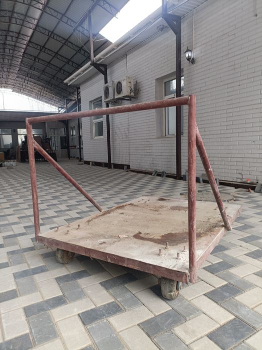 Продам тележку  на колесах 50 тыс размер 1.5 х1.5 метра. Для тандыра