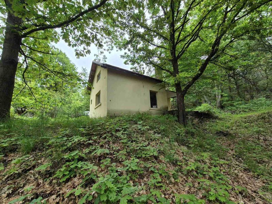 Продава КЪЩА
област София, с. Долно Камарци
