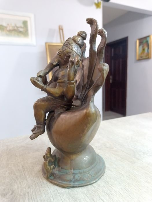 Антична Бронзова Статуетка на Ганеша върху Свещена Раковина (Шанкха) –