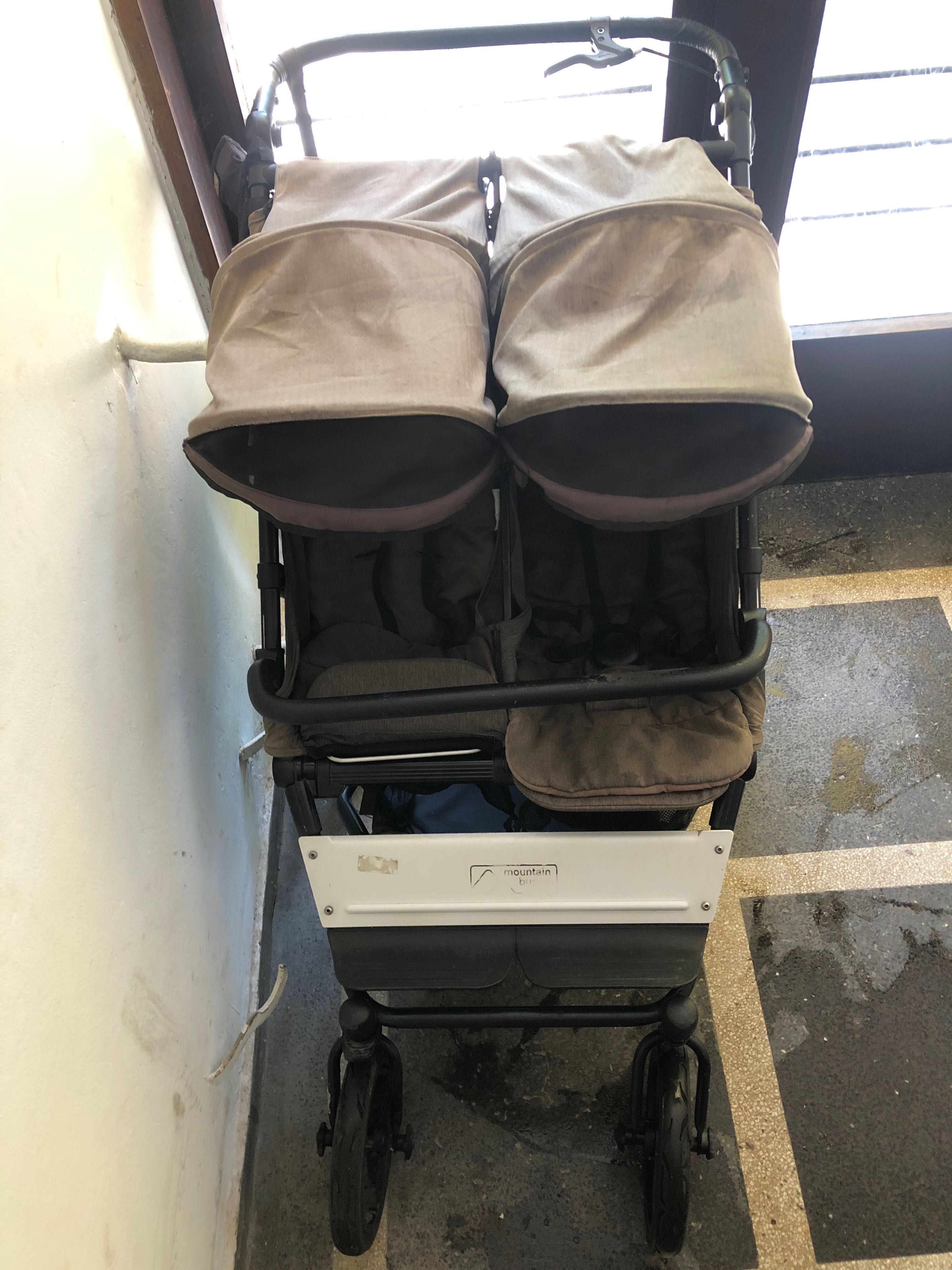 Mountain Buggy Delux количка