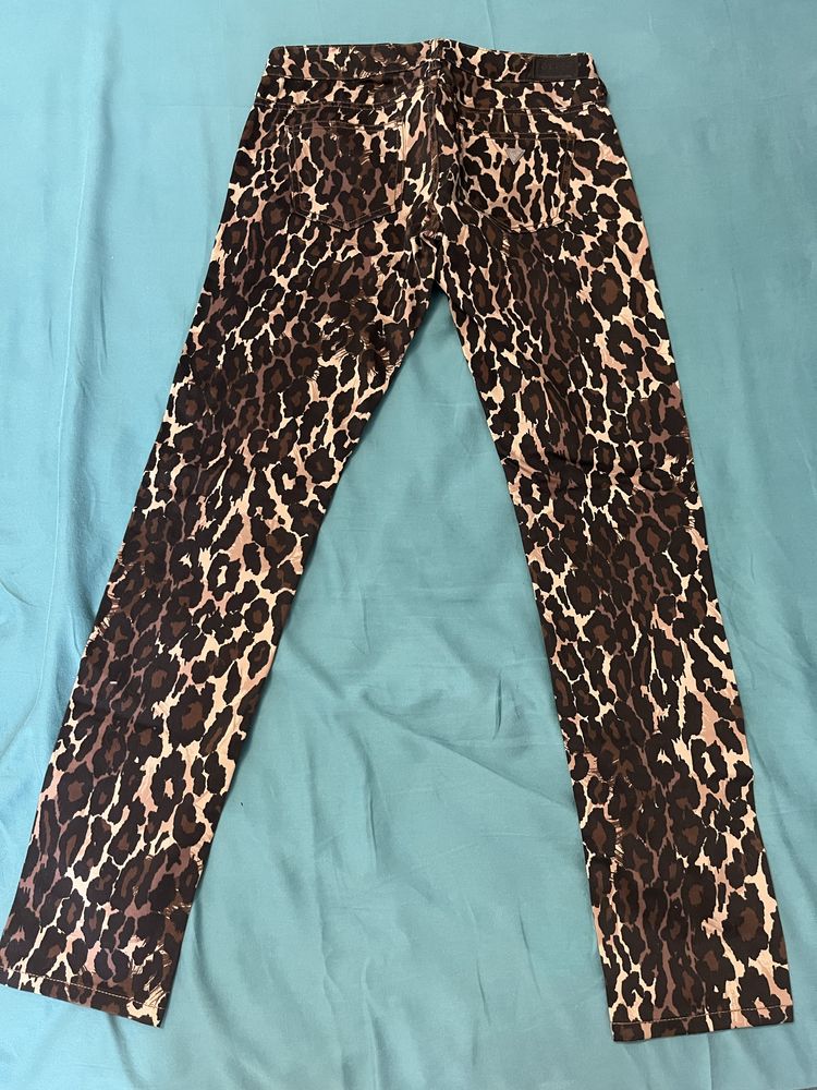 Pantaloni Guess noi leopard print