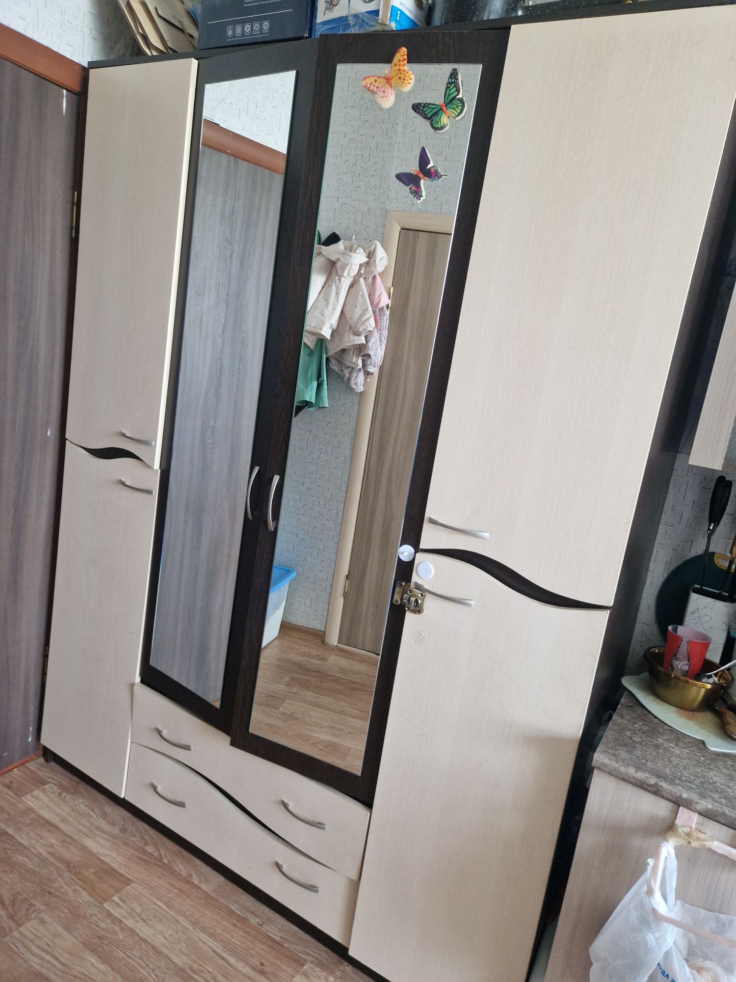 Продам шифонер срочно