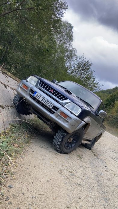 Vand L200 volan pe partea dreapta