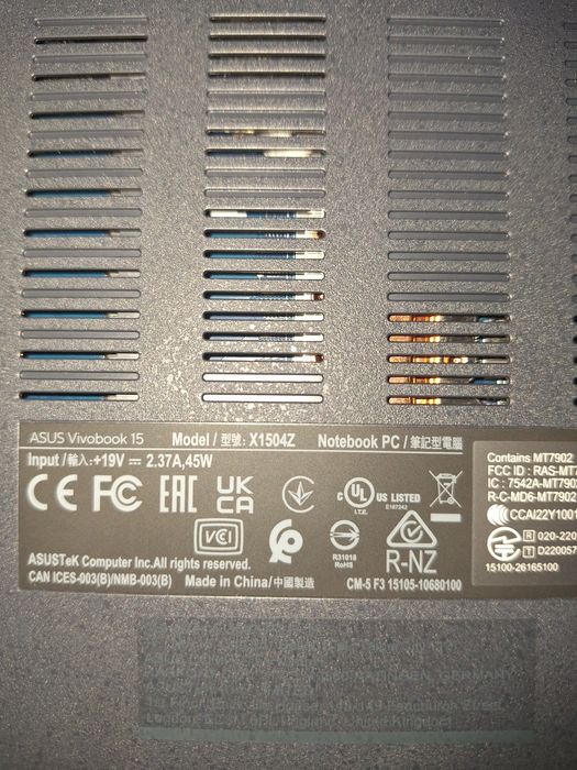 Продавам лаптоп Asus Vivobook 15