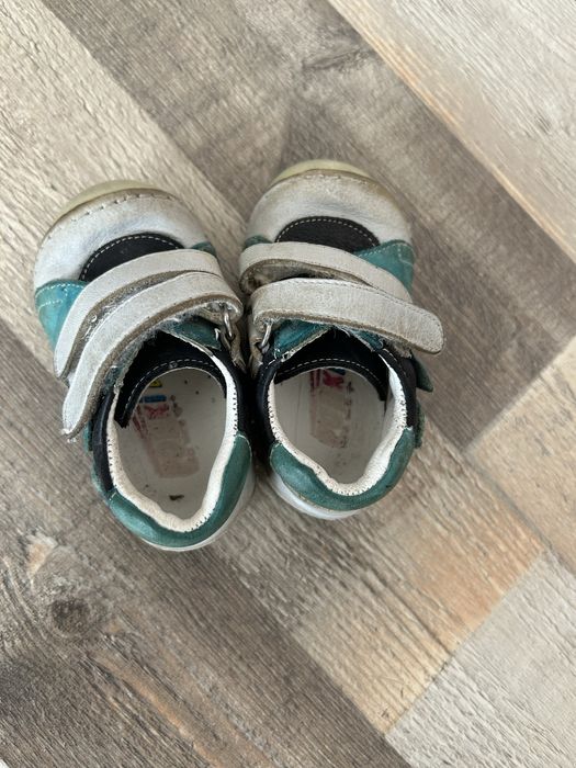 Обувки за прохождане 19номер 20лв