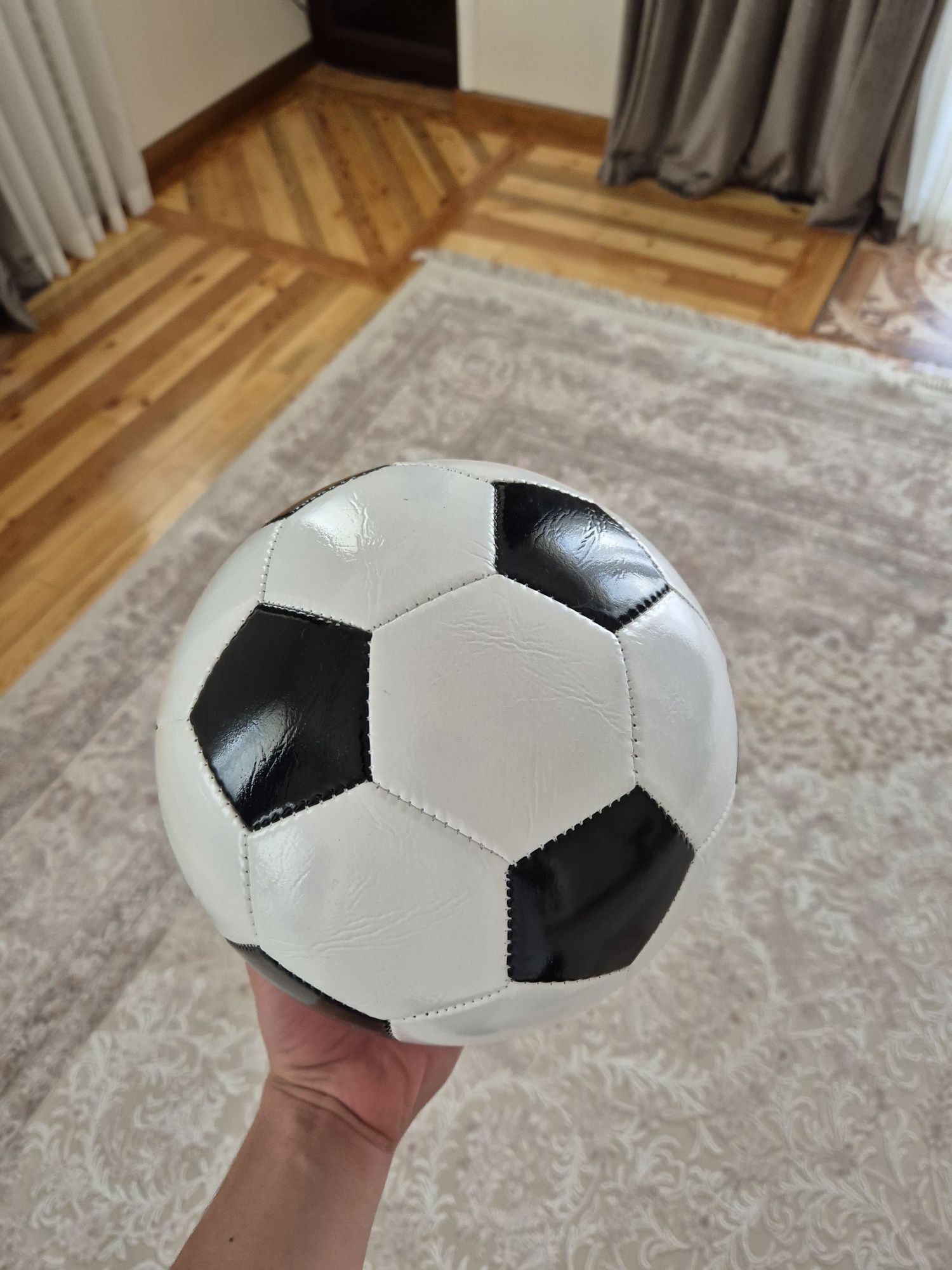 Футбольные мячи разные цвета