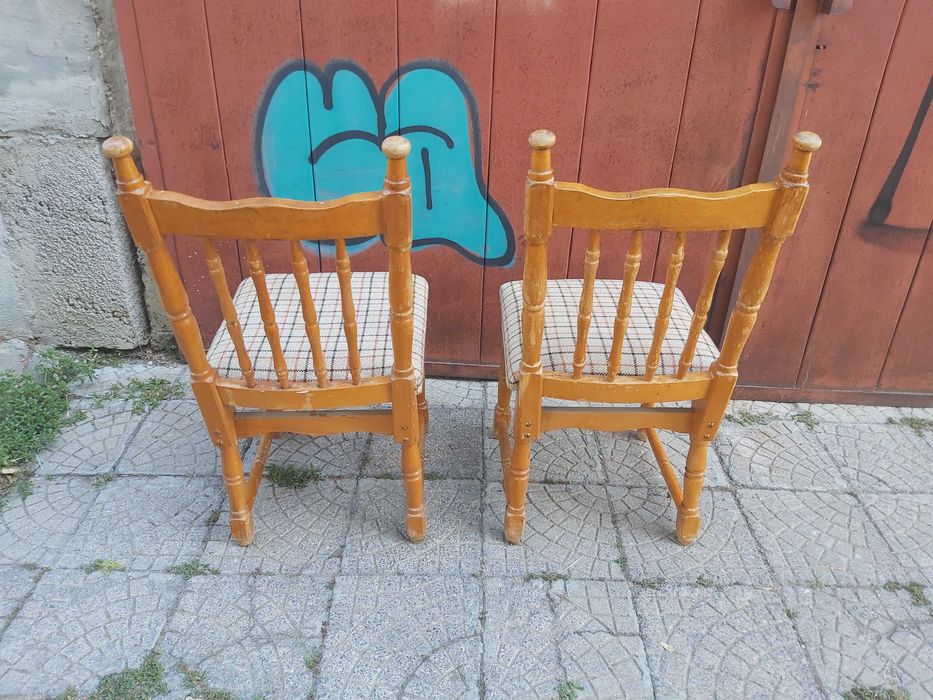 Два масивни стола добро състояние