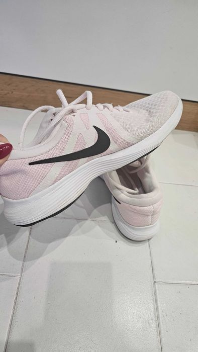 Дамски маратонки Nike