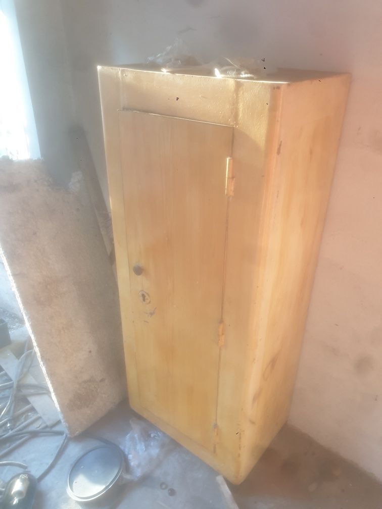 Продам Сейф советский.