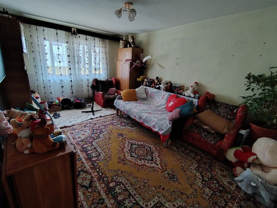 Vând apartament 3 camere decomandat Campulung