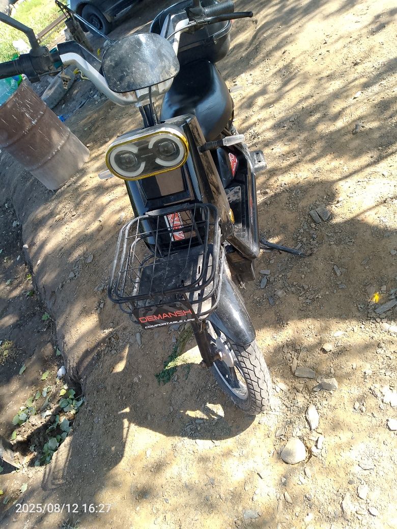 Skuter sroshni satiladi