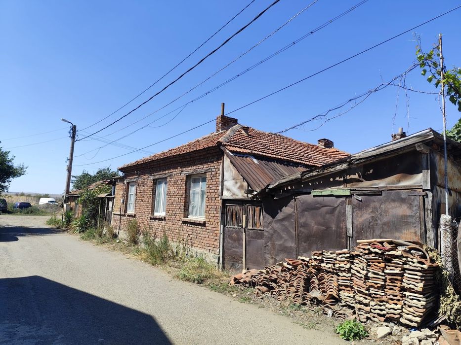 Продавам къща в гр. Айтос