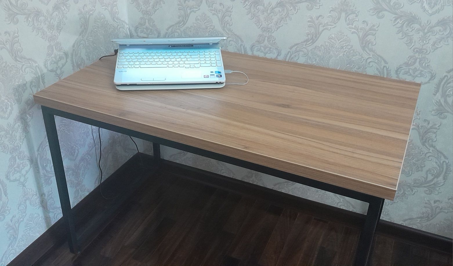 Стол в стиле лофт.