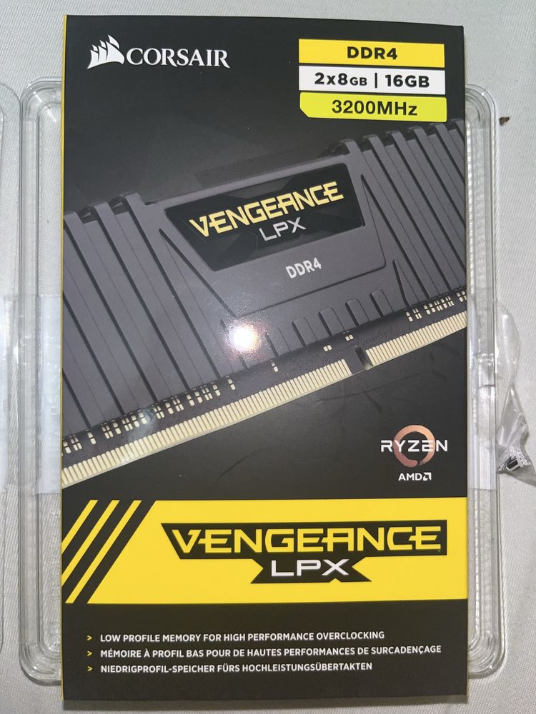 Рам памет Corsair Vengeance LPX 2x8GB