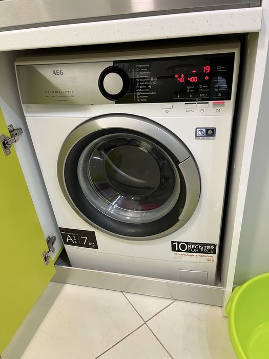 Пералня AEG на часи