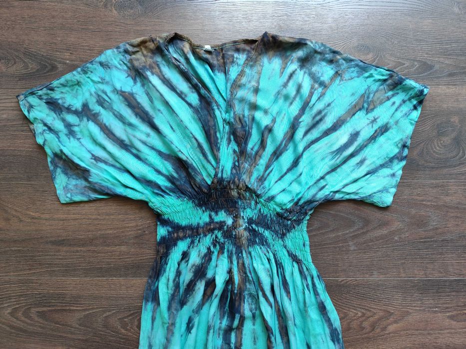 Дълга зелена дамска рокля с прилеп ръкав