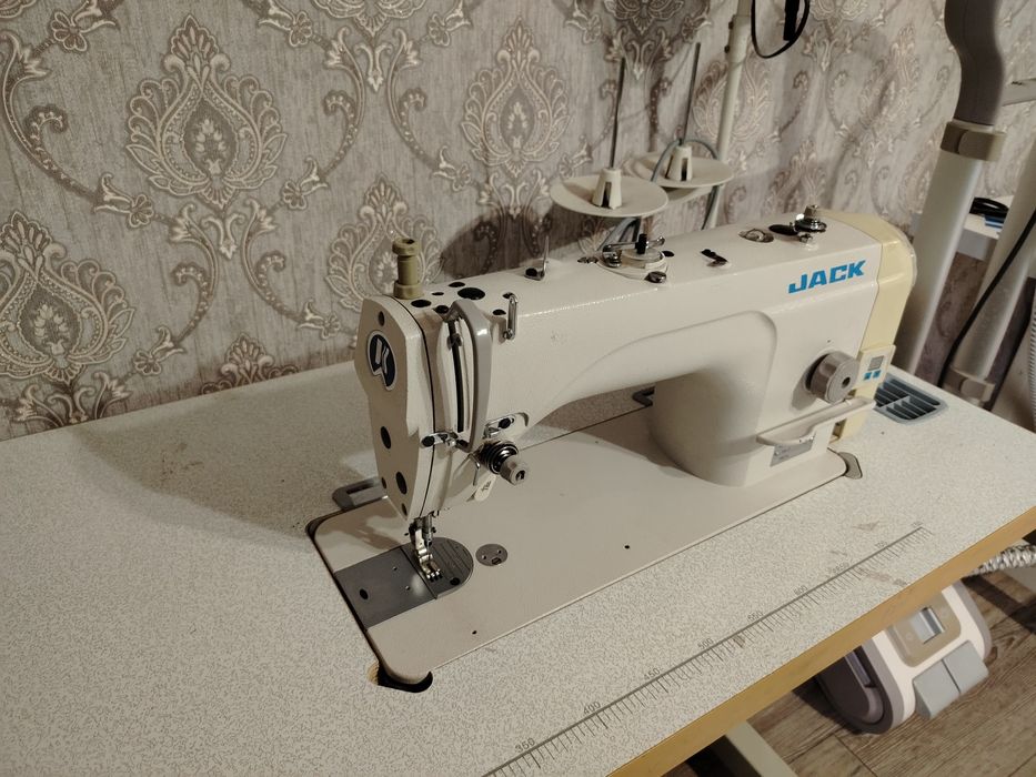 Продается швейная машина JACK