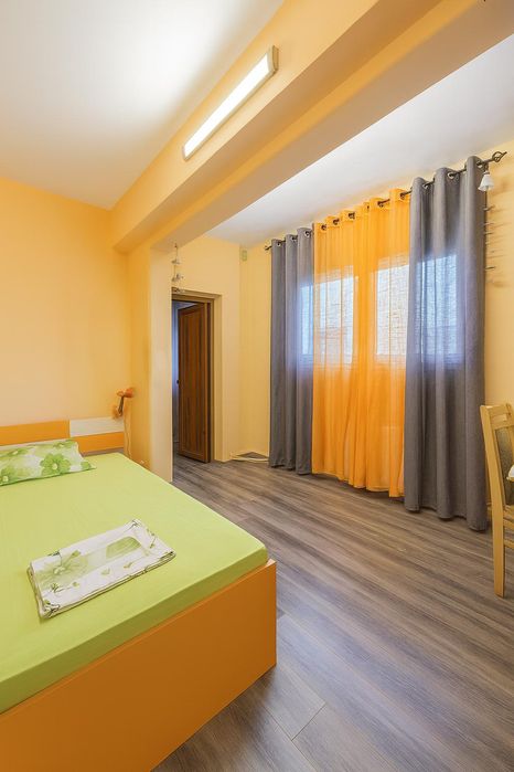 Дава се под наем Тристаен апартамент в Пловдив, Изгрев - 76 кв.м за 304.98 € - Снимка #4