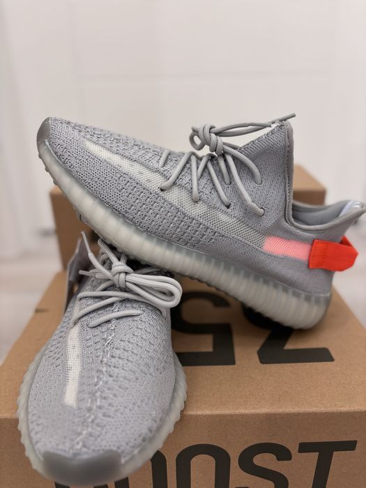 Reducere_Yeezy 350 Tail Light_Premium Quality