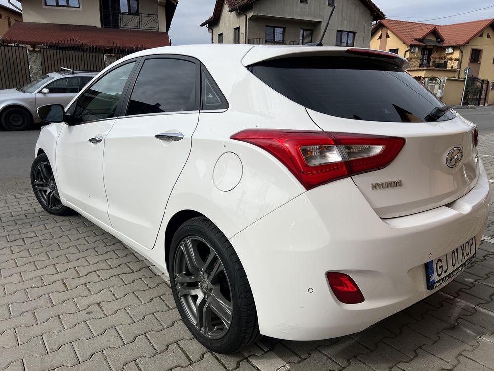 Hyundai i30 1.6crdi 128hp Navi/xenon/keyless/piele