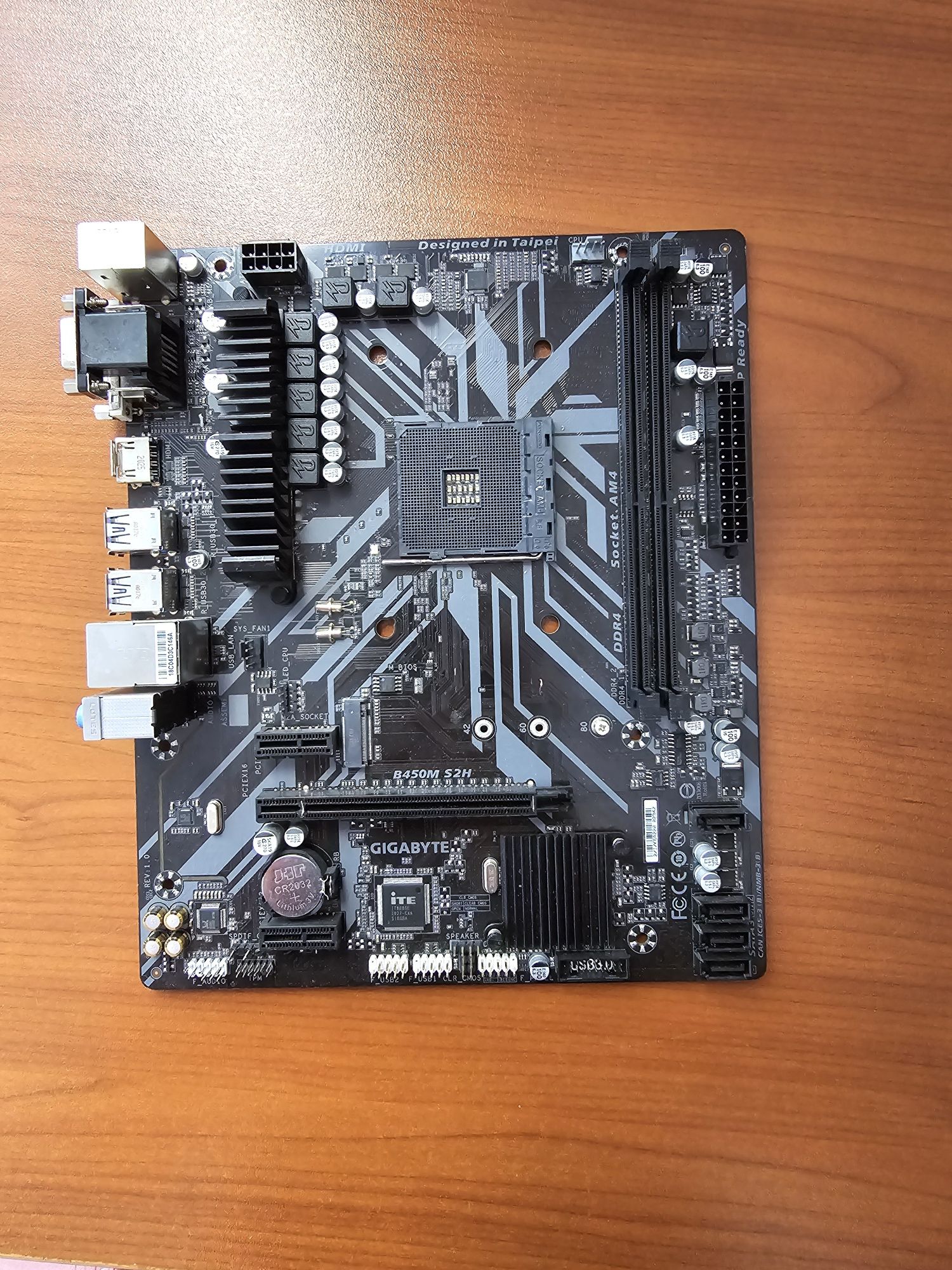 Gigabyte B450m s2h сокет AM4