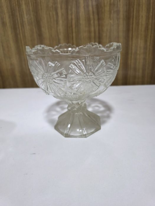 Срочно продаю хрустальные вазочки