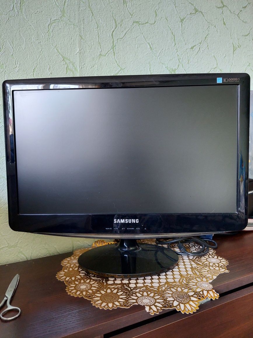 Монитор Samsung диагональ 51см
