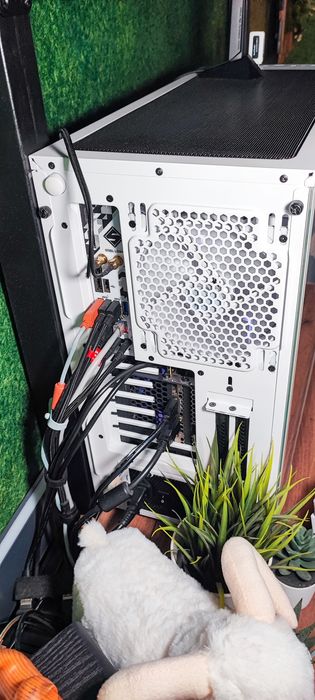 Геймърски Компютър AMD 7600x RTX 2080 RGB