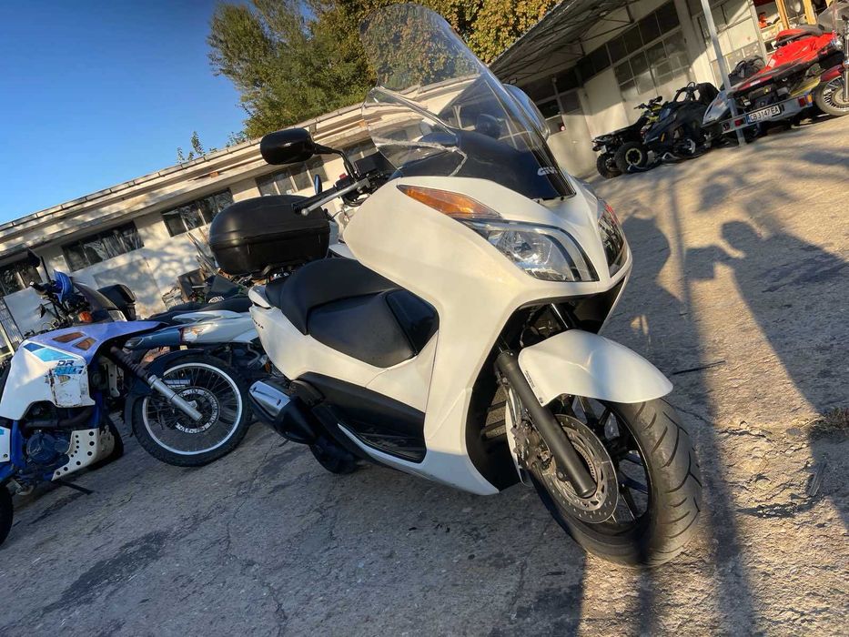 Продава, заменя - HONDA FORZA 300