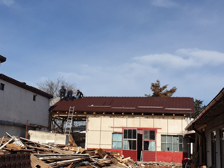 Acoperisuri reparații curățare acoperis vopsire acoperis