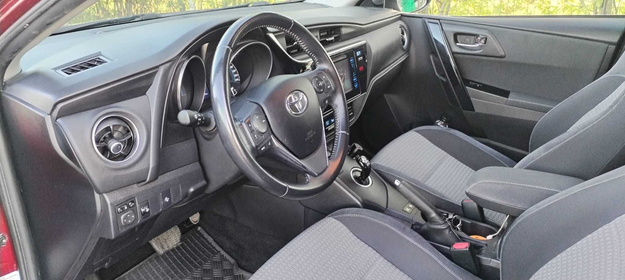 Vand Toyota Auris 1.8 Hybrid Edition S, Decembrie  2016