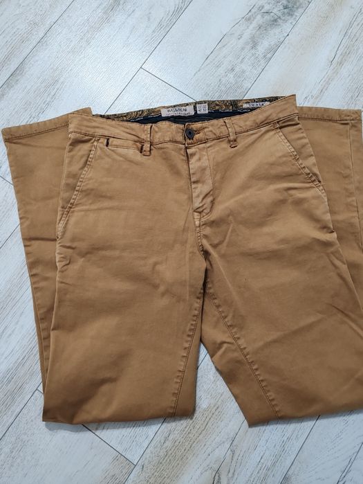 Pantaloni Pull&Bear mărime 32