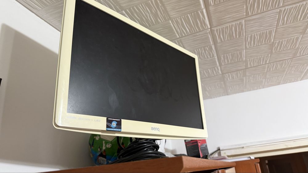 Unitate PC + monitor