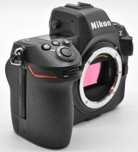 Nikon Z8 cu toate accesorile originale la cutie