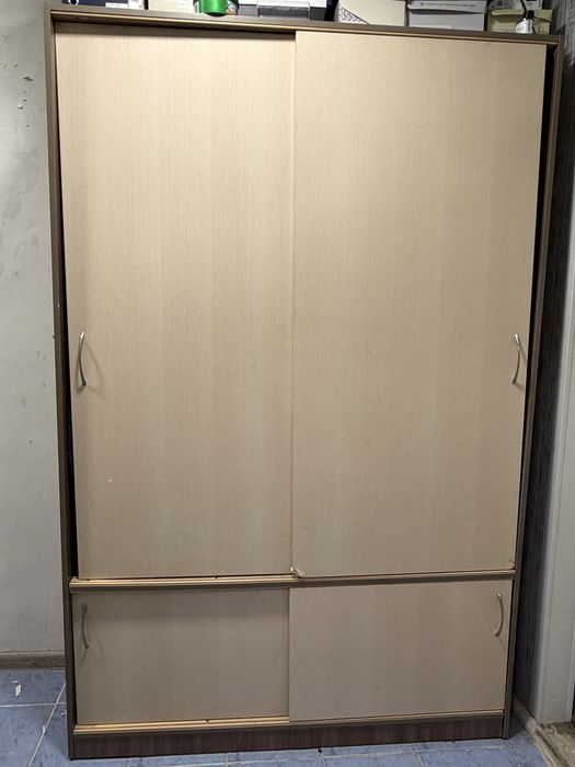 Продам шкаф в прихожую