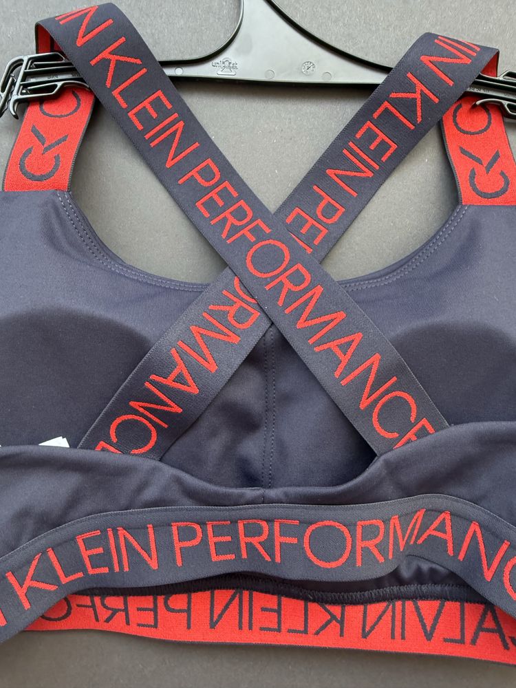 Спортно бюстие Calvin Klein /XS/