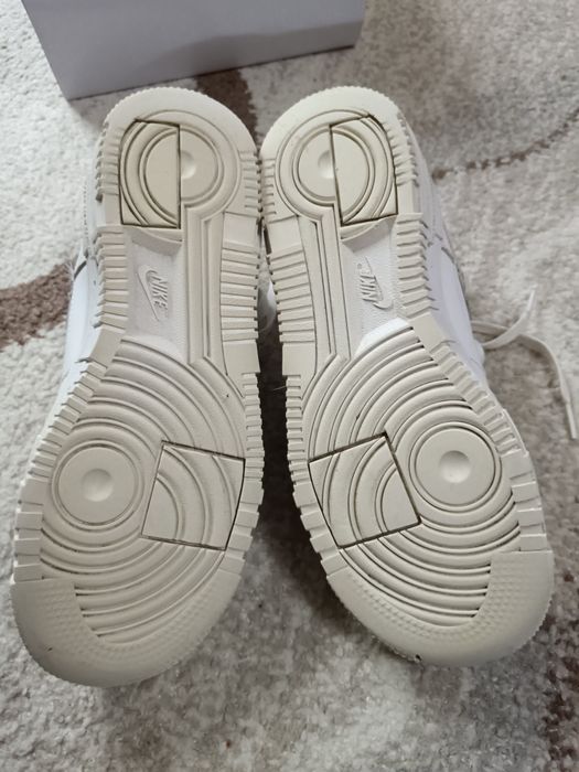 Papuci Nike albi