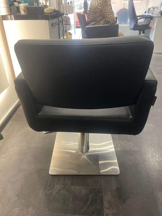 Фризьорски стол и огледало с лед осветление